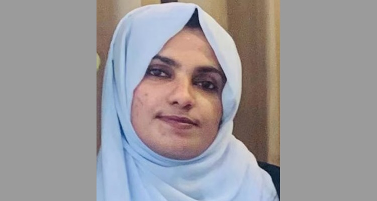 റസീനയുടെ ആത്മഹത്യ:   പ്രശ്‌നക്കാരന്‍ സ്വര്‍ണവും പണവും തട്ടിയ ആണ്‍സുഹൃത്തെന്നും അറസ്റ്റിലായ യുവാക്കള്‍ നിരപരാധികളെന്നും റസീനയുടെ മാതാവ്
